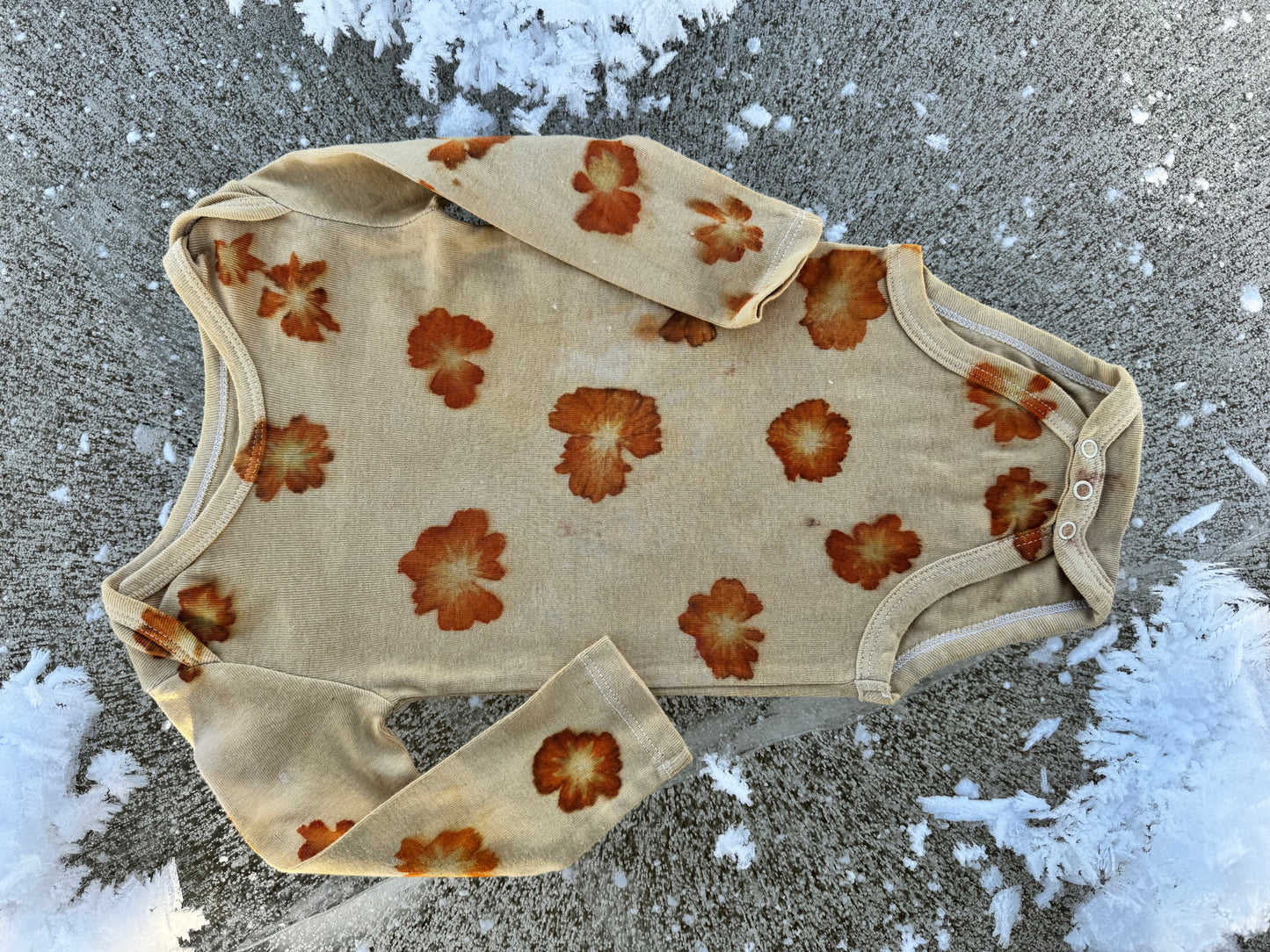 Tango Cosmos Eco-Printed Organic Onesie (6–9 Months)