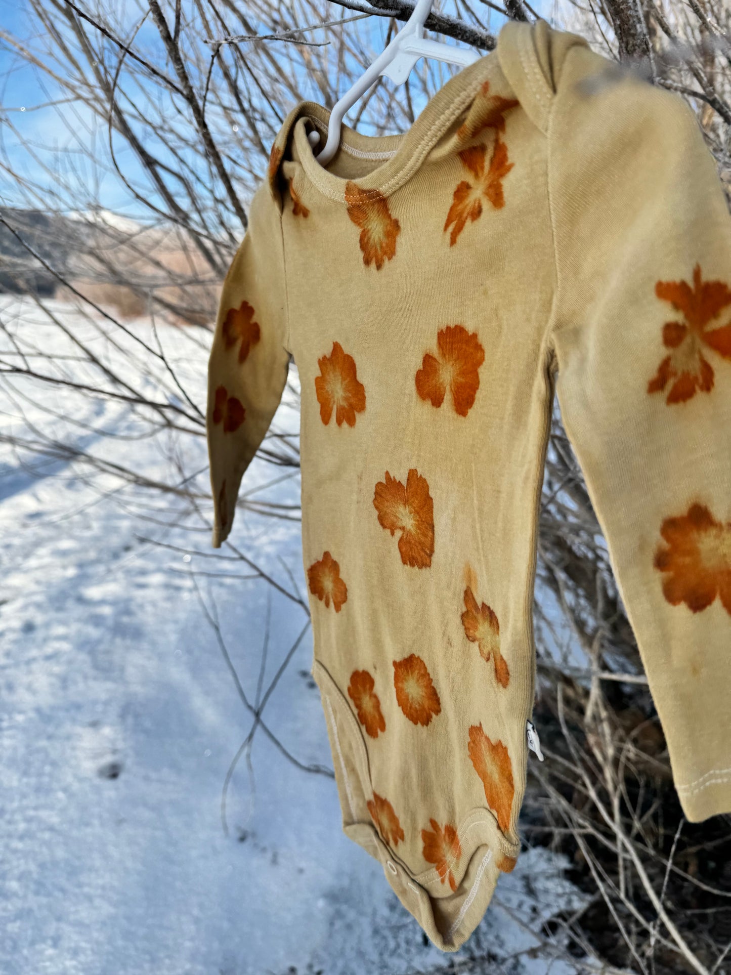 Tango Cosmos Eco-Printed Organic Onesie (6–9 Months)
